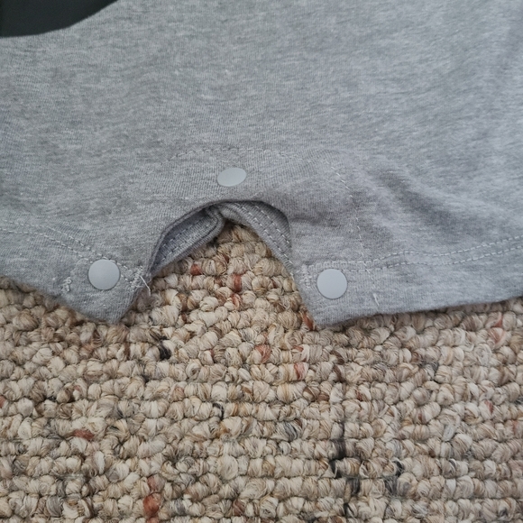 NWT Boys Nike Gray Romper Size 6 Months - Picture 3 of 5